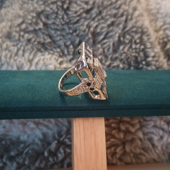 Elegant Blue and Silver Geometric Ring - Picture 9 of 12